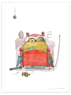 „Kuscheln, jawohl!“ – Tiger und Bär im roten Bett unter einer getupften Decke, mit Tigerente am Fußende, 30 × 40 cm